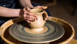 Read more about the article Kāpēc māls dziedē dvēseli